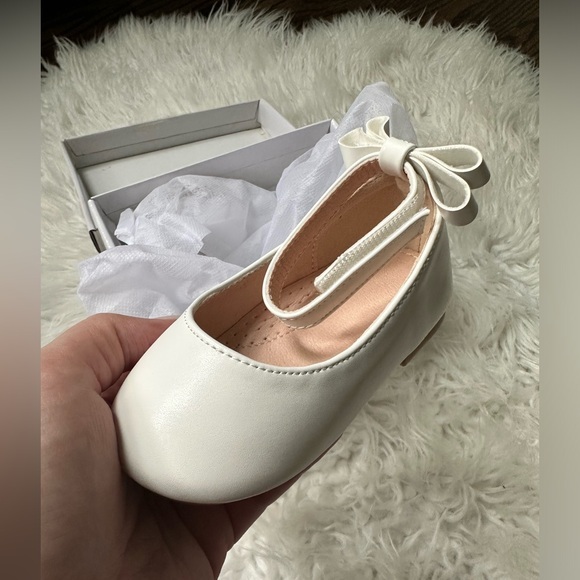 Babygirl white flats - Picture 1 of 4